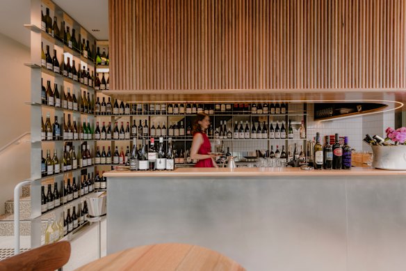 A carta de vinhos inclui “curiosidades” como castas esquecidas e blends inusitados. 