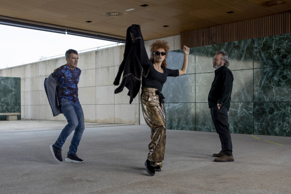 Penelope Cruz plays a pretentious director who pushes her leading men, Antonio Banderas, left, and Oscar Martinez to the edge.