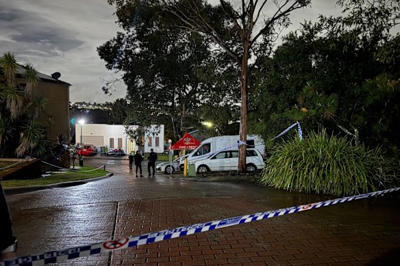 মঙ্গলবার সন্ধ্যা 7 টার পরে উইনস্টন পাহাড়ের রেজিমেন্ট গ্রোভের জন্য জরুরি পরিষেবাগুলি ডাকা হয়েছিল।