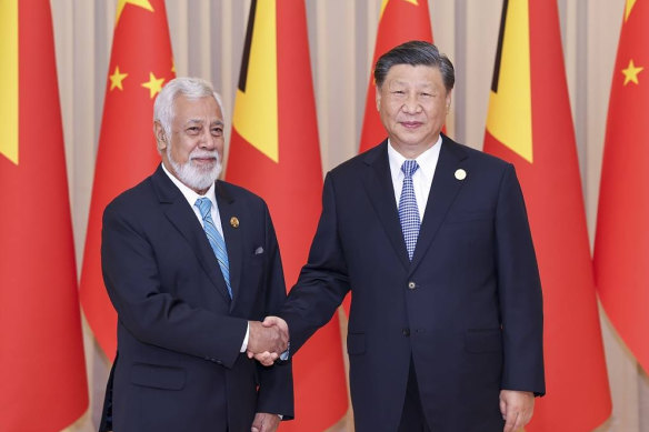 Le président chinois Xi Jinping rencontre le Premier ministre du Timor-Leste, Xanana Gusmao, en septembre.