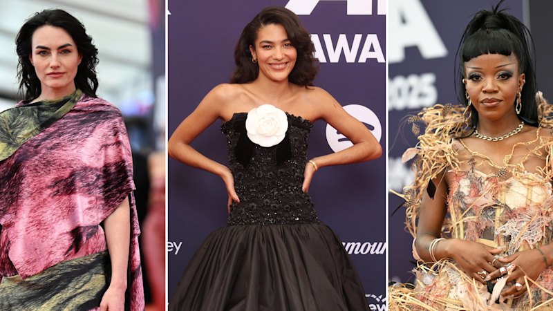 Glamur 80. let in moška moda na rdeči preprogi glasbenih nagrad ARIAs 2025