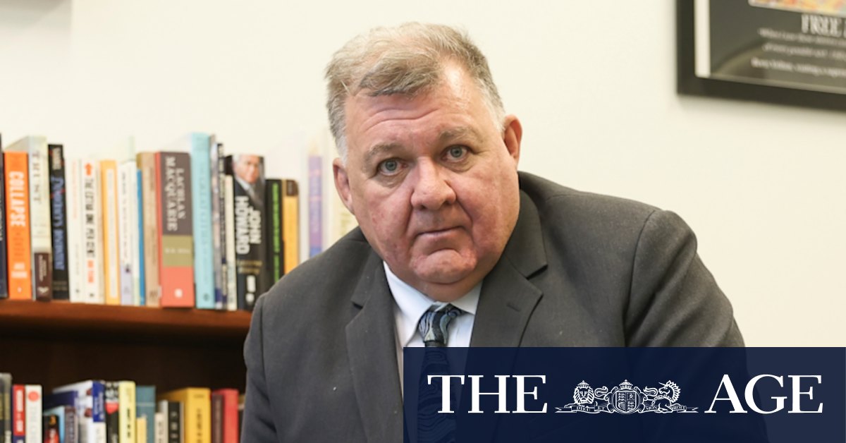 'I'm not an anti-vaxxer': Craig Kelly vows to resume Facebook campaign - Vimarsana News