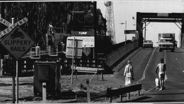 The Echuca-Moama Bridge serves rail and road transport.