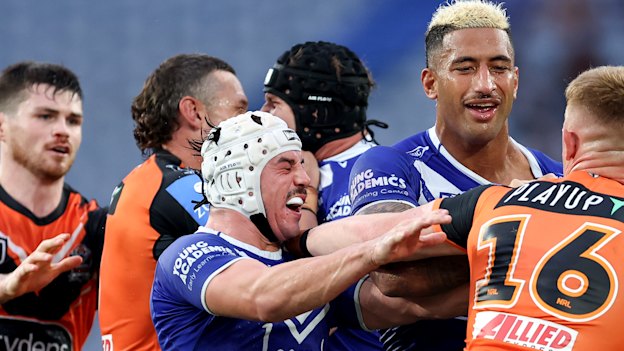 Reed Mahoney clashes with the Rigers’ Alex Seyfarth.