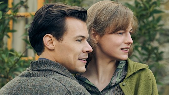 Policeman Tom (Harry Styles) is married to Marion (Emma Corrin), but has a secret lover.