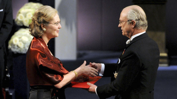 Australian born Professor Elizabeth H. Blackburn, left, receives the Nobel Prize in Medicine from King Carl XVI Gustaf of Sweden in 2009.