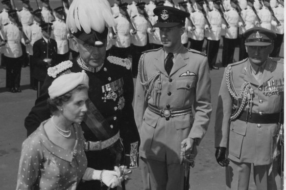 Gordon, centre, with Viscountess and Viscount Dunrossil and Governor-General Sir William Slim in 1960.