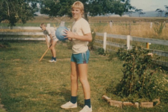 Shane Warne’s early sporting years.