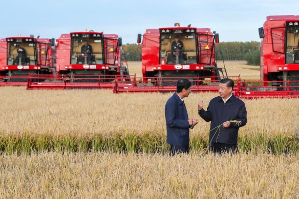 Chinese President Xi Jinping, right, visits a farm in Jiansanjiang in 2018.