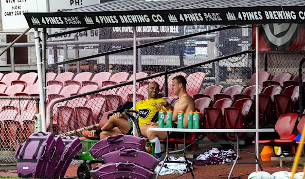 Queensland captain Daly Cherry-Evans and Origin I referee Ashley Klein chat at Brookvale recently.
