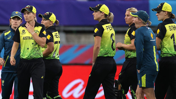 Australia face an early elimination from the World Cup if they cannot beat Sri Lanka on Monday.