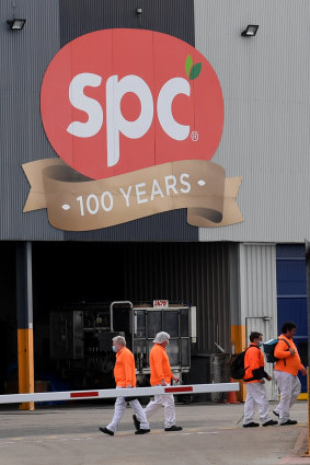 Employees at the SPC Ardmona factory in Shepparton at the change of shift. 