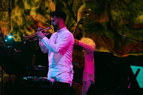 The album musically depicts the conflict between urbanisation and the natural world. 