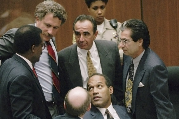 O.J. Simpson is surrounded by his lawyers (clockwise from left) Johnnie L. Cochran Jr, Peter Neufeld, Robert Shapiro, Robert Kardashian and Robert Blasier.