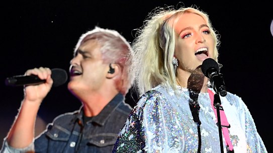 George and Emma Sheppard perform at the AFL Grand Final half-time show.