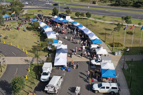 O Torquay Farmers Market acontece todos os sábados em um ensolarado estacionamento municipal próximo à Surf Coast Highway.