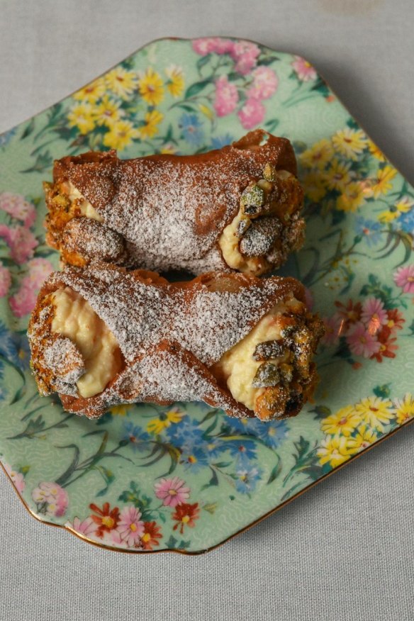 Cannoli.