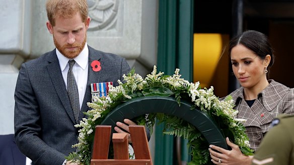 Harry and Meghan lay a wreath at the Tomb of the Unknown Warrior in Wellington.