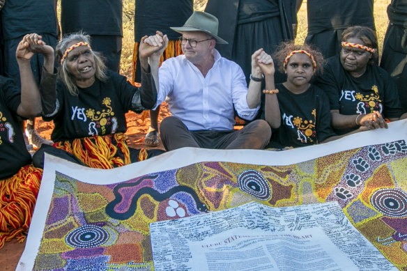 Anthony Albanese at Uluru during the Voice campaign.