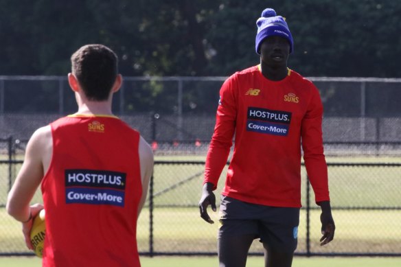 Young players at the Suns look up to Mabior Chol.