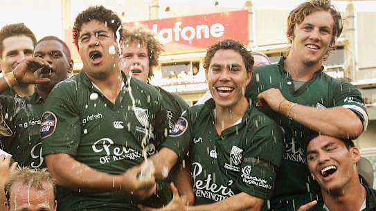 Current Randwick club coach Morgan Turinui (centre) and head coach Stephen Hoiles (right) celebrate with Randwick after winning the 2004 Tooheys New Cup. They’d earlier won the Shute Shield based on competition points.