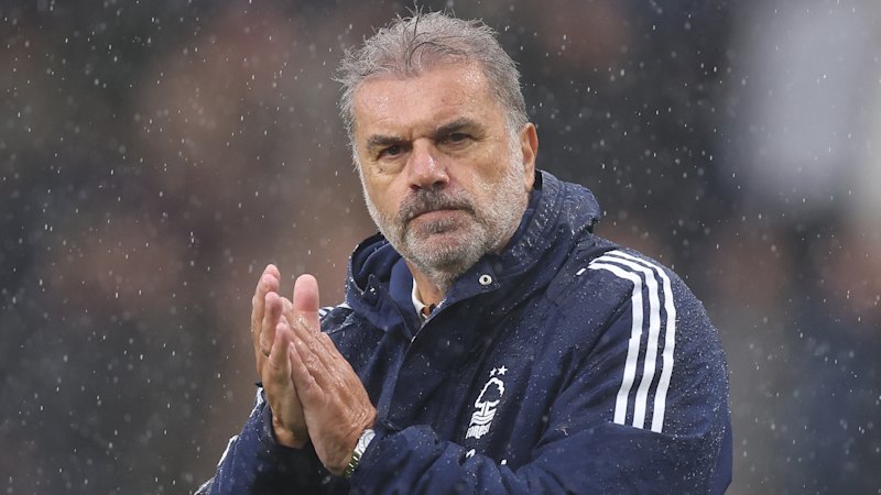 Postecoglou clocks first point at Forest, United beat Chelsea in chaotic match