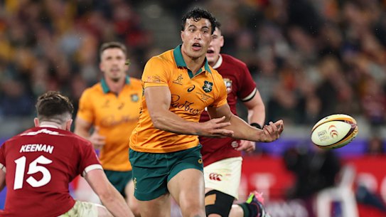 Joseph-Aukuso Suaalii of the Wallabies passes the ball.