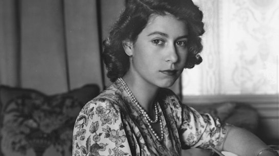 30th May 1944:  Queen Elizabeth II (as Princess Elizabeth) writing at her desk in Windsor Castle, Berkshire.  (Photo by Lisa Sheridan/Studio Lisa/Getty Images) Princess Elizabeth writing at her desk.