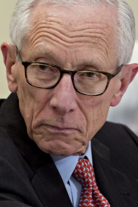 Stanley Fischer, former vice chairman of the US Federal Reserve, says US President Donald Trump is trying to destroy the global trading system.