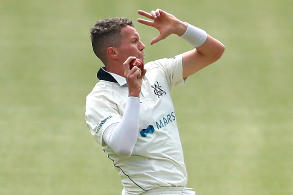 Peter Siddle in action for Victoria last month. 