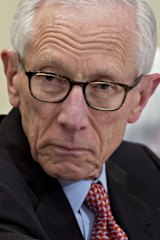 Stanley Fischer, former vice chairman of the US Federal Reserve, says Trump is trying to destroy the global trading system.