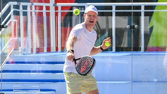 Aquí para servir: Dusty Allen (izquierda) y Matt Thomas demuestran el deporte del pádel en Melbourne Park.