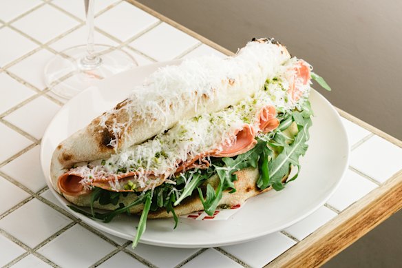 Os Panuozzo do Olli Italiano são enormes e, portanto, uma excelente relação custo-benefício.