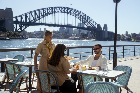 Al fresco dining at Whalebridge in Circular Quay.
