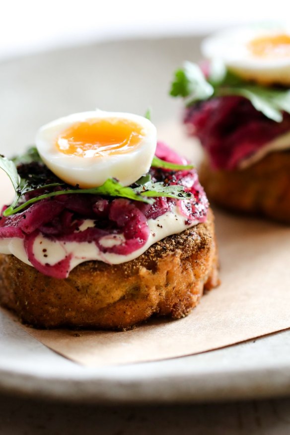 Falafel crumpet parsley, pickled quail egg.