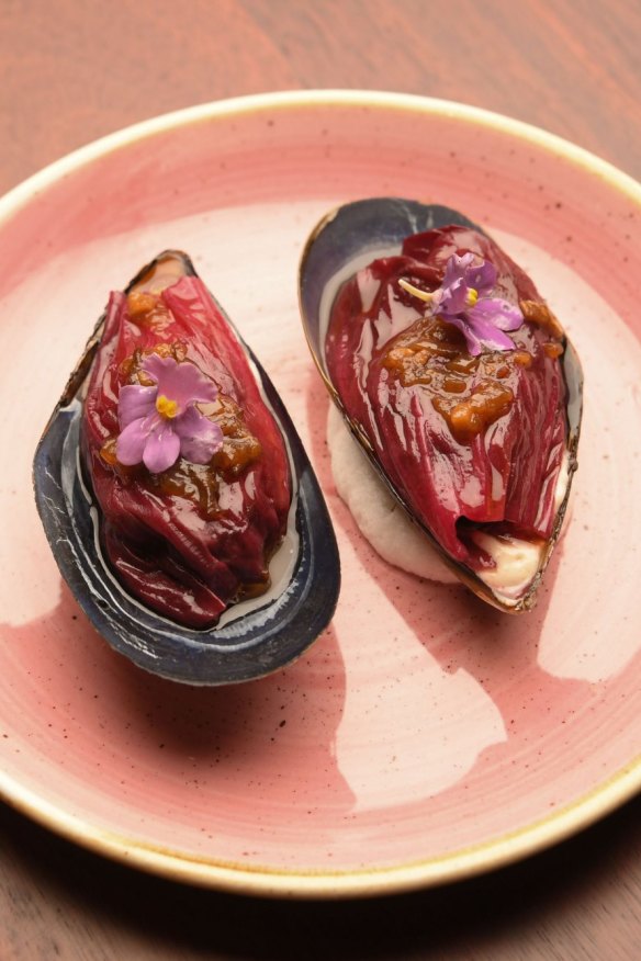 Mussels and radicchio.