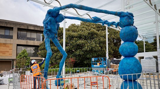 Francis Uprichard’s ‘Here Comes Everybody’, being installed in Sydney Modern’s Welcome Plaza.