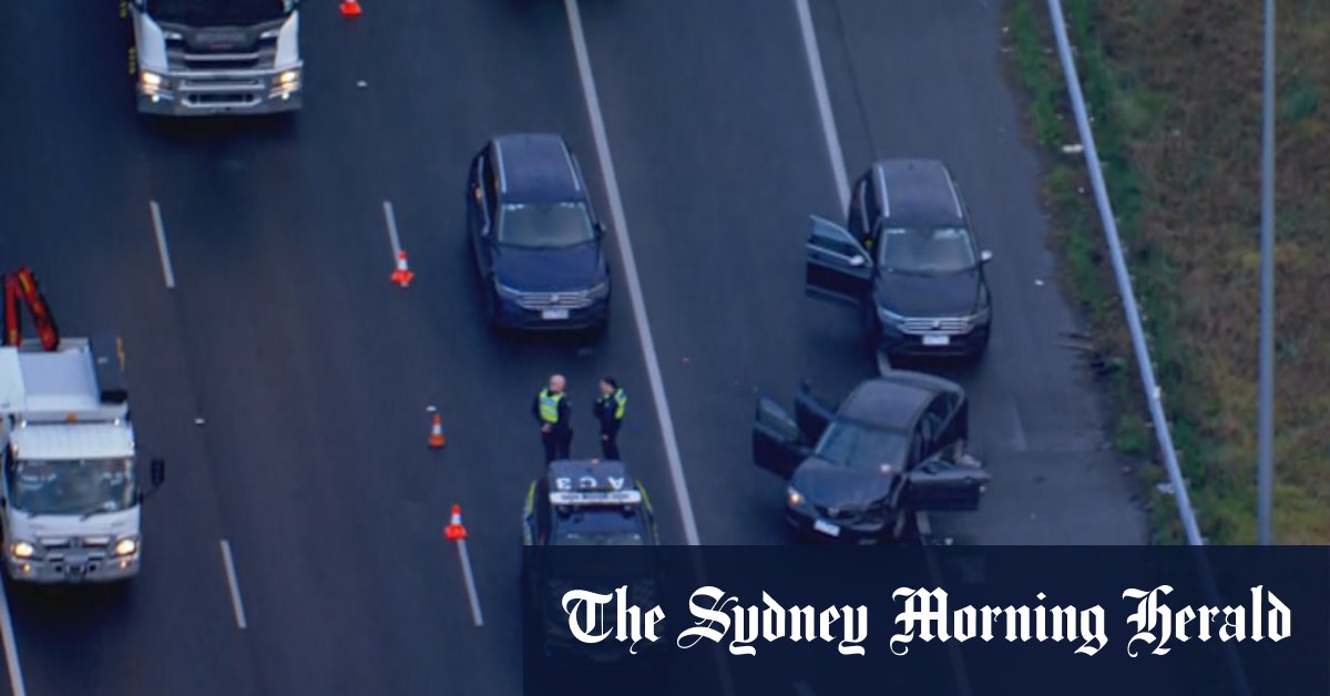 ‘It’s an absolute mess down here’: Multi-vehicle crash causes major delays on Monash Freeway