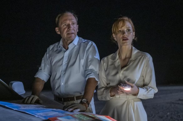Ralph Fiennes as David Henninger and Jessica Chastain as Jo Henninger in The Forgiven.