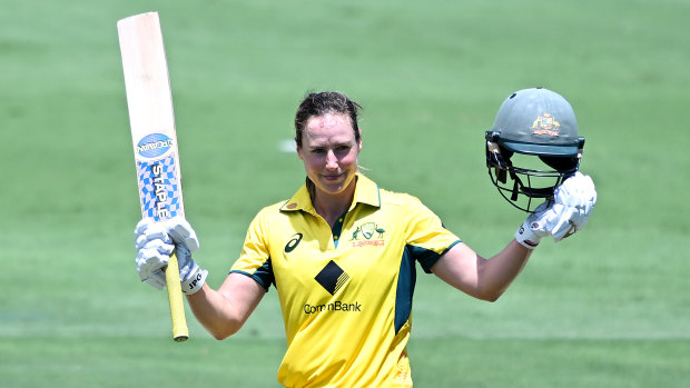 Voll gold: Records broken as Ellyse Perry, young gun fire Aussies to huge win over India