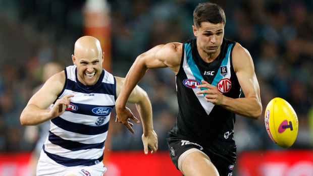 Gary Ablett chases Ryan Burton in the qualifying final.