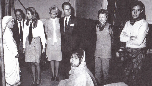 Nurse Anne Young (right) at a meeting with Mother Teresa, 1972.