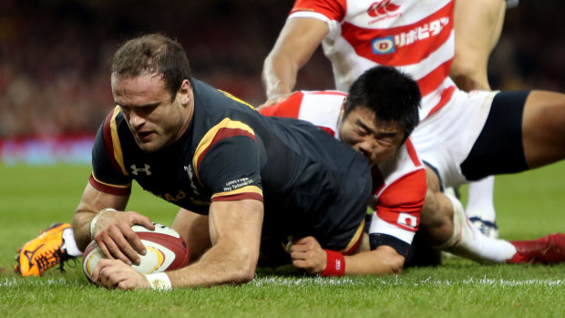 Wales and British and Irish Lions centre Jamie Roberts is joining the Waratahs.