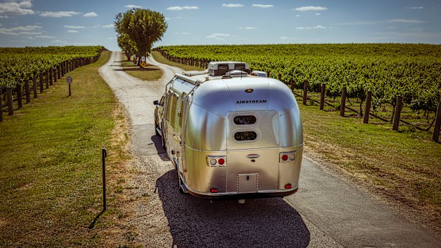 Nagambie’s Mitchelton Airstream Hotel offers an adults-only glamping
set-up with all the attributes
of a boutique hotel.