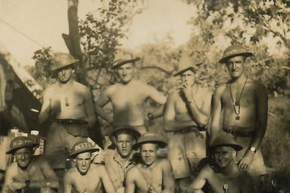 Reg Chard (bottom row, second from right) with his fellow troops.