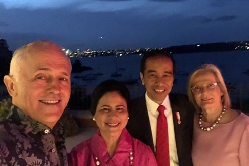 Malcolm Turnbull and Joko Widodo, pictured here in a selfie with their wives, are known to get along well.