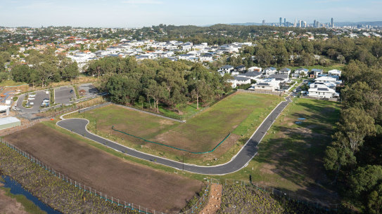 Minnippi Estate at Cannon Hill is an example where a range of small terrace houses, townhouses and units are mixed with larger homes at Cannon Hill.