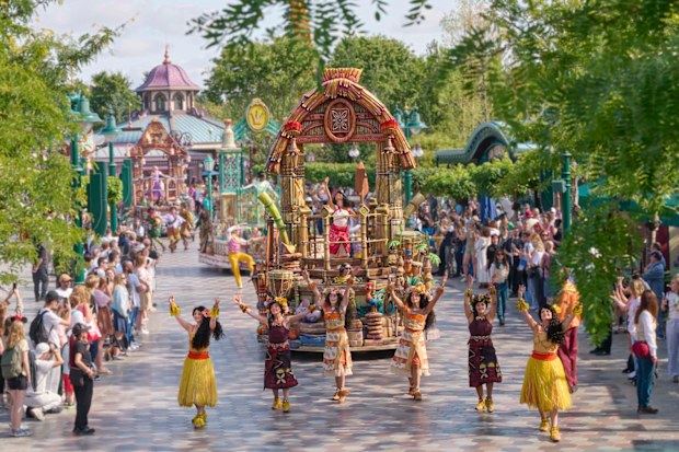 New parade starts at Disneyland Paris