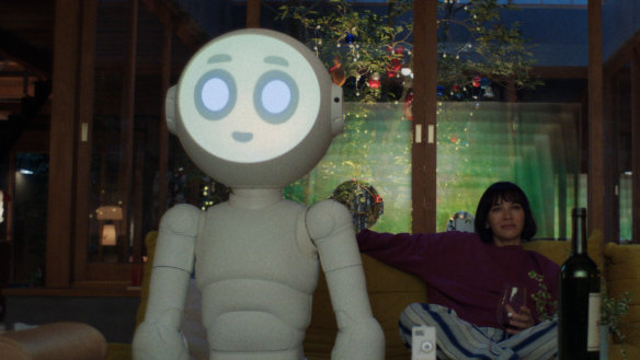 Rashida Jones and her domestic robot in Sunny.