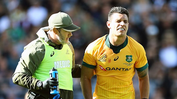 Matt To'omua leaves the field after suffering a groin injury.